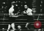 Standbild Boxkampf Deutschland, 1942, aus Sekunde 13 historischem Filmmaterial Videoclip 65675020596