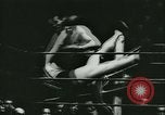 Standbild Boxkampf Deutschland, 1942, aus Sekunde 20 historischem Filmmaterial Videoclip 65675020596