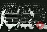 Standbild Boxkampf Deutschland, 1942, aus Sekunde 26 historischem Filmmaterial Videoclip 65675020596