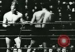 Standbild Boxkampf Deutschland, 1942, aus Sekunde 35 historischem Filmmaterial Videoclip 65675020596
