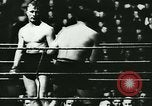 Standbild Boxkampf Deutschland, 1942, aus Sekunde 36 historischem Filmmaterial Videoclip 65675020596