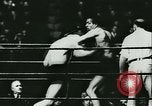 Standbild Boxkampf Deutschland, 1942, aus Sekunde 55 historischem Filmmaterial Videoclip 65675020596