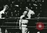 Standbild Boxkampf Deutschland, 1942, aus Sekunde 60 historischem Filmmaterial Videoclip 65675020596