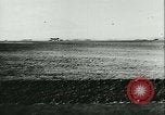 Standbild deutsche Truppen Tunesien Nordafrika, 1942, aus Sekunde 37 historischem Filmmaterial Videoclip 65675020598