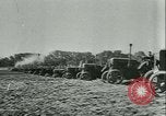 Immagine di Trattori e aratri Francia, 1942, secondo 14 filmato di repertorio 65675020604