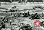 Immagine di Trattori e aratri Francia, 1942, secondo 25 filmato di repertorio 65675020604