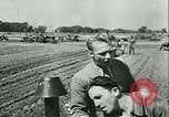 Immagine di Trattori e aratri Francia, 1942, secondo 33 filmato di repertorio 65675020604