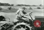 Immagine di Trattori e aratri Francia, 1942, secondo 36 filmato di repertorio 65675020604