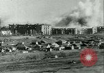 Immagine di German air raid Stalingrad Russia Unione Sovietica, 1943, secondo 24 filmato di repertorio 65675020621