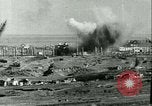 Immagine di German air raid Stalingrad Russia Unione Sovietica, 1943, secondo 27 filmato di repertorio 65675020621