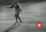 Standbild Eiskunstlauf Berlin Deutschland, 1942, aus Sekunde 7 historischem Filmmaterial Videoclip 65675020626