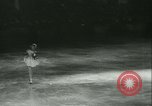 Standbild Eiskunstlauf Berlin Deutschland, 1942, aus Sekunde 12 historischem Filmmaterial Videoclip 65675020626