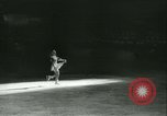 Standbild Eiskunstlauf Berlin Deutschland, 1942, aus Sekunde 19 historischem Filmmaterial Videoclip 65675020626
