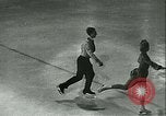 Standbild Eiskunstlauf Berlin Deutschland, 1942, aus Sekunde 24 historischem Filmmaterial Videoclip 65675020626