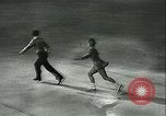 Standbild Eiskunstlauf Berlin Deutschland, 1942, aus Sekunde 26 historischem Filmmaterial Videoclip 65675020626