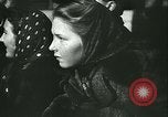 Standbild Eiskunstlauf Berlin Deutschland, 1942, aus Sekunde 28 historischem Filmmaterial Videoclip 65675020626