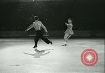 Standbild Eiskunstlauf Berlin Deutschland, 1942, aus Sekunde 34 historischem Filmmaterial Videoclip 65675020626