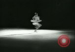Standbild Eiskunstlauf Berlin Deutschland, 1942, aus Sekunde 38 historischem Filmmaterial Videoclip 65675020626