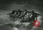 Standbild Eiskunstlauf Berlin Deutschland, 1942, aus Sekunde 46 historischem Filmmaterial Videoclip 65675020626