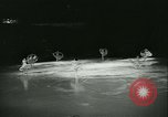 Standbild Eiskunstlauf Berlin Deutschland, 1942, aus Sekunde 52 historischem Filmmaterial Videoclip 65675020626