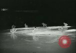 Standbild Eiskunstlauf Berlin Deutschland, 1942, aus Sekunde 54 historischem Filmmaterial Videoclip 65675020626