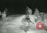 Standbild Eiskunstlauf Berlin Deutschland, 1942, aus Sekunde 60 historischem Filmmaterial Videoclip 65675020626
