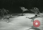 Standbild Eiskunstlauf Berlin Deutschland, 1942, aus Sekunde 62 historischem Filmmaterial Videoclip 65675020626