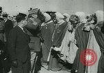 Image L'amiral Darlan Vichy visites des dirigeants arabes désert du Sahara en Afrique, 1942, de la seconde 44 séquences d'archives historiques vidéo 65675020627