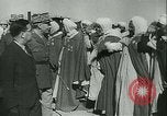 Image L'amiral Darlan Vichy visites des dirigeants arabes désert du Sahara en Afrique, 1942, de la seconde 45 séquences d'archives historiques vidéo 65675020627
