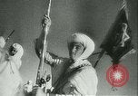 Image L'amiral Darlan Vichy visites des dirigeants arabes désert du Sahara en Afrique, 1942, de la seconde 59 séquences d'archives historiques vidéo 65675020627