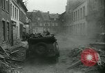 Immagine di Adolf Hitler truppe visite Ypres Belgio, 1940, secondo 11 filmato di repertorio 65675020642