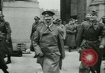 Immagine di Adolf Hitler truppe visite Ypres Belgio, 1940, secondo 22 filmato di repertorio 65675020642
