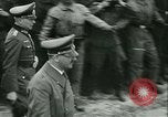 Immagine di Adolf Hitler truppe visite Ypres Belgio, 1940, secondo 47 filmato di repertorio 65675020642