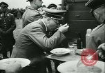 Immagine di Adolf Hitler truppe visite Ypres Belgio, 1940, secondo 58 filmato di repertorio 65675020642