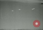Standbild Deutsche Truppen marschieren in Norwegen Narvik Norwegen, 1940, aus Sekunde 10 historischem Filmmaterial Videoclip 65675020643