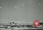 Standbild Deutsche Truppen marschieren in Norwegen Narvik Norwegen, 1940, aus Sekunde 13 historischem Filmmaterial Videoclip 65675020643