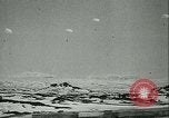 Standbild Deutsche Truppen marschieren in Norwegen Narvik Norwegen, 1940, aus Sekunde 14 historischem Filmmaterial Videoclip 65675020643