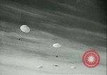 Standbild Deutsche Truppen marschieren in Norwegen Narvik Norwegen, 1940, aus Sekunde 16 historischem Filmmaterial Videoclip 65675020643