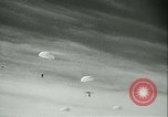 Standbild Deutsche Truppen marschieren in Norwegen Narvik Norwegen, 1940, aus Sekunde 17 historischem Filmmaterial Videoclip 65675020643