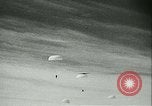 Standbild Deutsche Truppen marschieren in Norwegen Narvik Norwegen, 1940, aus Sekunde 18 historischem Filmmaterial Videoclip 65675020643