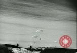Standbild Deutsche Truppen marschieren in Norwegen Narvik Norwegen, 1940, aus Sekunde 21 historischem Filmmaterial Videoclip 65675020643