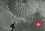 Standbild Deutsche Truppen marschieren in Norwegen Narvik Norwegen, 1940, aus Sekunde 22 historischem Filmmaterial Videoclip 65675020643