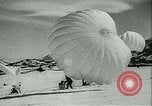 Standbild Deutsche Truppen marschieren in Norwegen Narvik Norwegen, 1940, aus Sekunde 23 historischem Filmmaterial Videoclip 65675020643