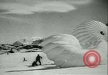 Standbild Deutsche Truppen marschieren in Norwegen Narvik Norwegen, 1940, aus Sekunde 25 historischem Filmmaterial Videoclip 65675020643