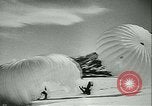 Standbild Deutsche Truppen marschieren in Norwegen Narvik Norwegen, 1940, aus Sekunde 26 historischem Filmmaterial Videoclip 65675020643