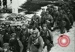 Standbild Deutsche Truppen marschieren in Norwegen Narvik Norwegen, 1940, aus Sekunde 45 historischem Filmmaterial Videoclip 65675020643