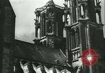 Standbild Deutsche Truppen marschieren in Merville Frankreich Merville Frankreich, 1940, aus Sekunde 3 historischem Filmmaterial Videoclip 65675020644
