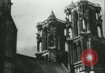 Standbild Deutsche Truppen marschieren in Merville Frankreich Merville Frankreich, 1940, aus Sekunde 6 historischem Filmmaterial Videoclip 65675020644