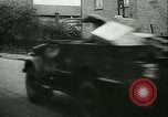 Standbild Deutsche Truppen marschieren in Merville Frankreich Merville Frankreich, 1940, aus Sekunde 10 historischem Filmmaterial Videoclip 65675020644