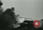 Standbild Deutsche Truppen marschieren in Merville Frankreich Merville Frankreich, 1940, aus Sekunde 36 historischem Filmmaterial Videoclip 65675020644